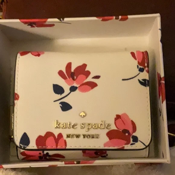 Brand New Kate Spade Floral wallet with Box - Picture 2 of 5